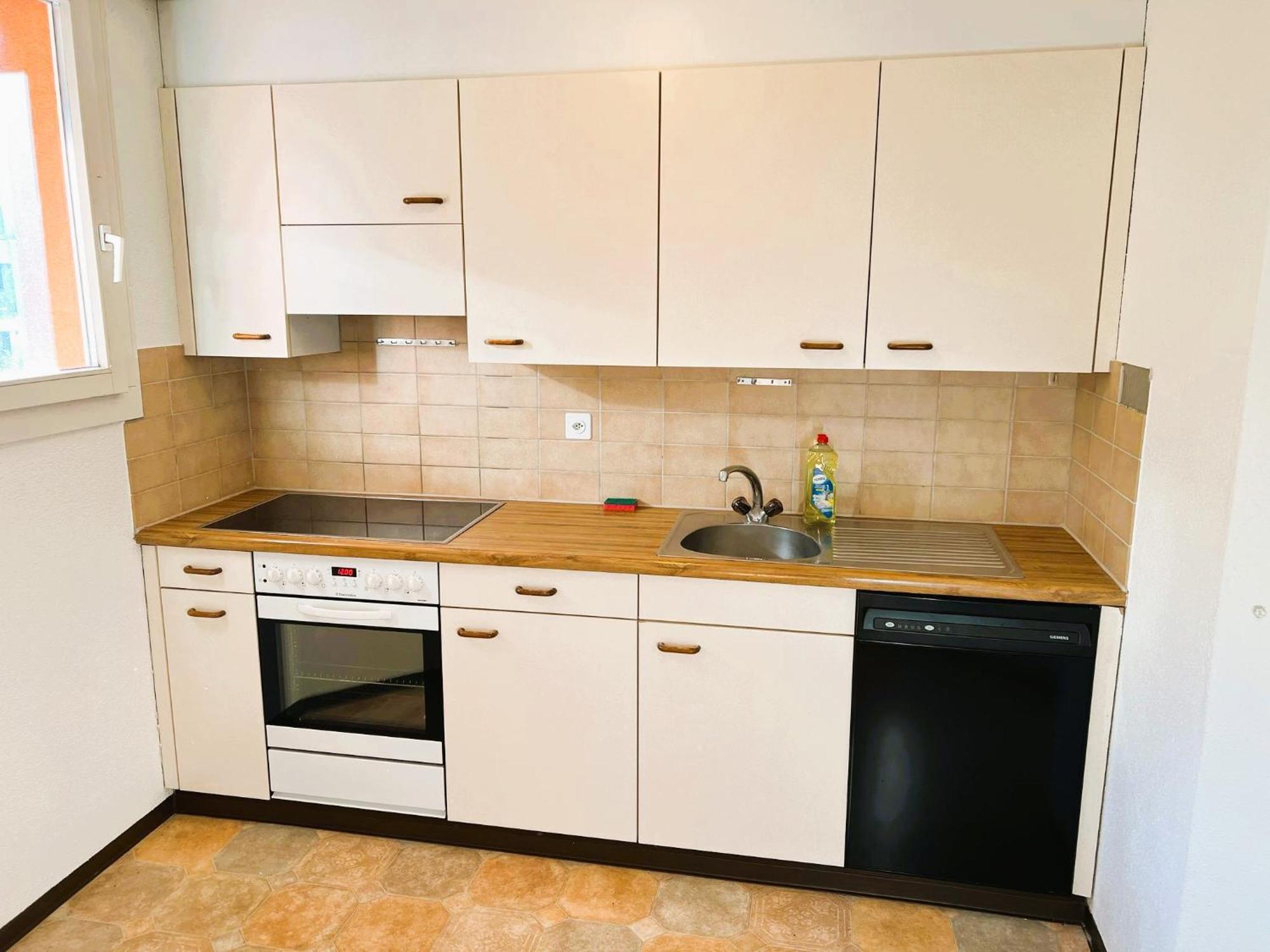 Huge Apartments, Multiple Bedrooms With Balcony In Center - Self Checkin