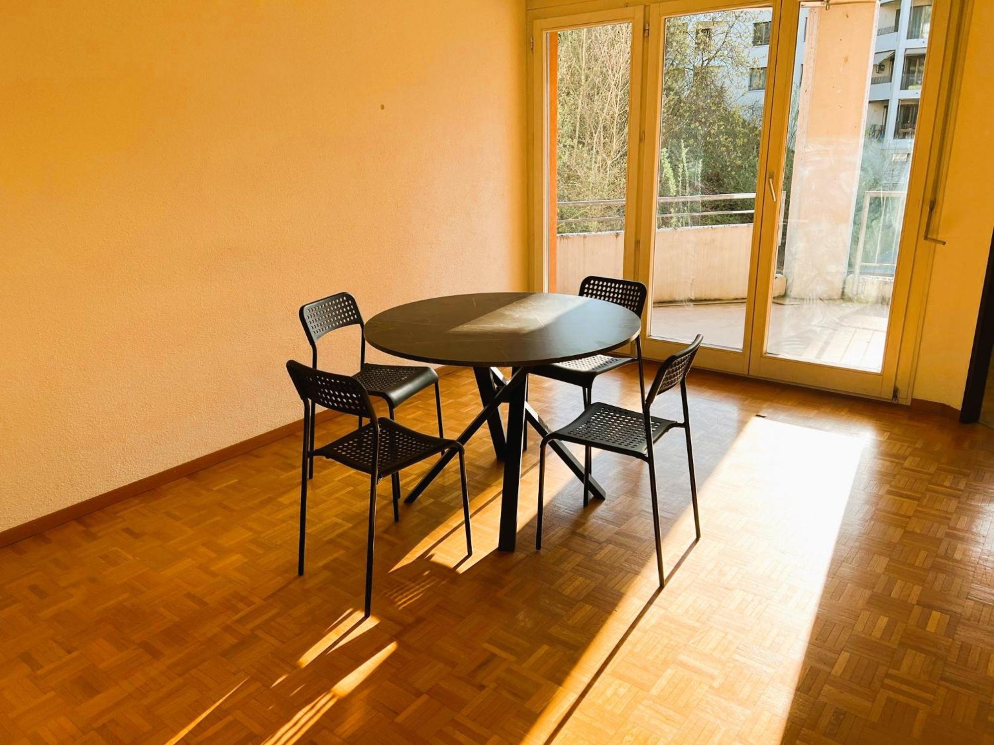 Huge Apartments, Multiple Bedrooms With Balcony In Center - Self Checkin Apartment *
