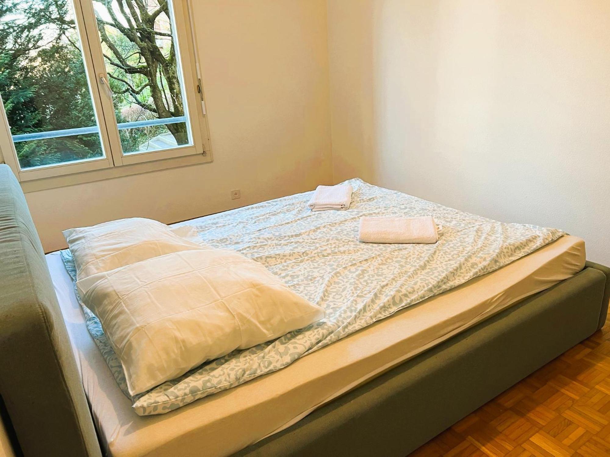 Huge Apartments, Multiple Bedrooms With Balcony In Center - Self Checkin
