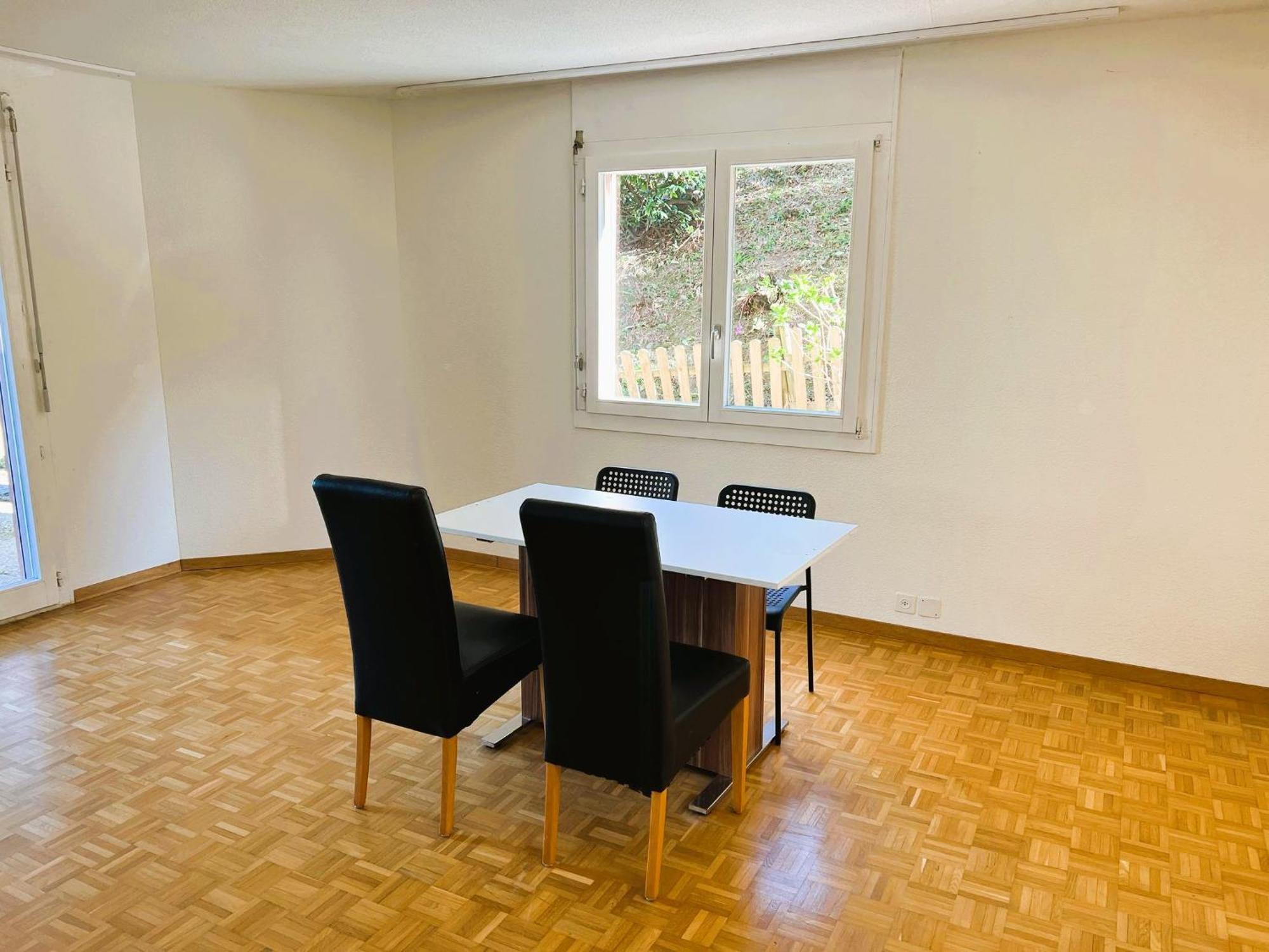 Huge Apartments, Multiple Bedrooms With Balcony In Center - Self Checkin Apartment