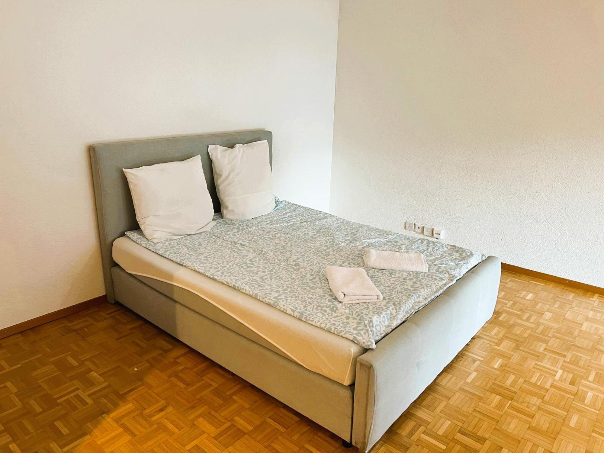 Huge Apartments, Multiple Bedrooms With Balcony In Center - Self Checkin Apartment