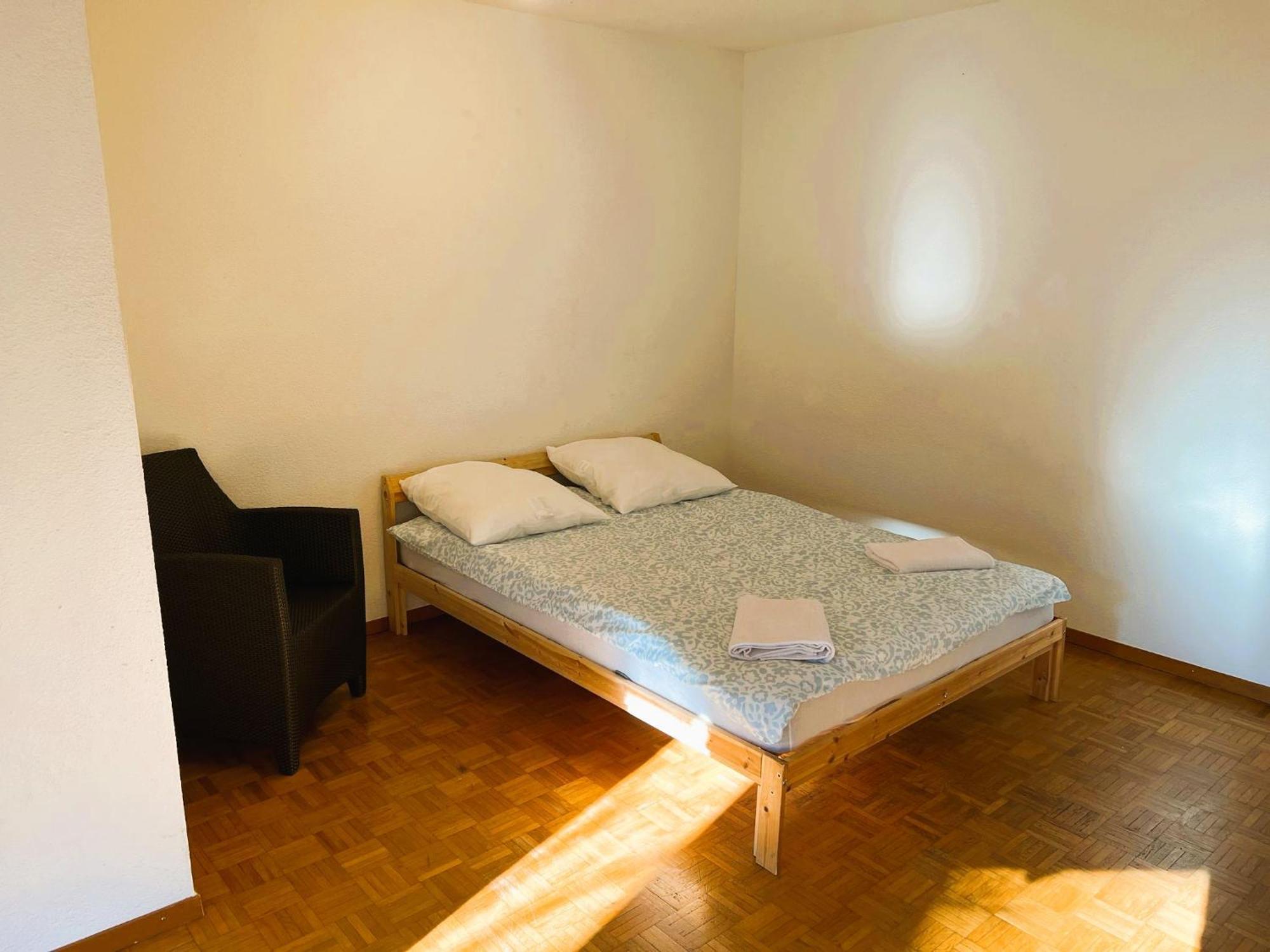 Huge Apartments, Multiple Bedrooms With Balcony In Center - Self Checkin Apartment *